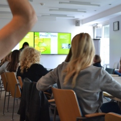 Minitargi w biurowcach Warszawy - UPC